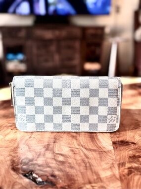 Louis Vuitton Zippy Wallet in the iconic Damier Azur pattern,  coated canvas.